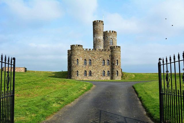 Lâu đài trung cổ tuyệt đẹp từ thế kỷ 18 với những tòa tháp và sân bay trực thăng được rao bán với giá 1,25 triệu bảng - 6