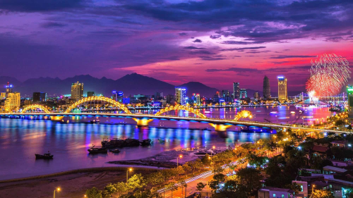 Cầu Rồng - một trong những địa điểm nổi tiếng của Đà Nẵng