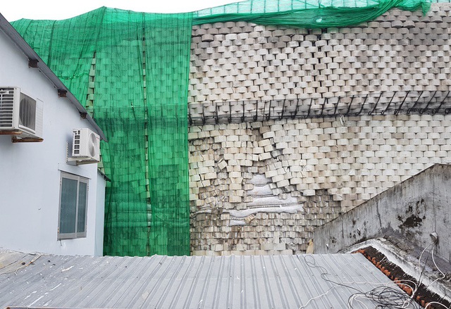 Sau nhiều tranh cãi, bức tường khủng đe dọa nhà dân ở Nha Trang đã tháo xong - 9