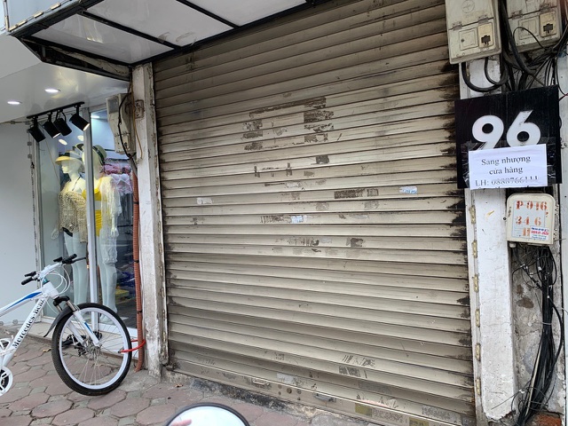 La liệt shop hàng đóng cửa, trả mặt bằng ở con phố sầm uất bậc nhất Hà Nội - 11