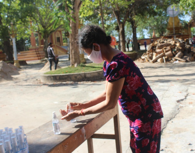 Bạc Liêu: “Cây ATM gạo” di động đến chùa hỗ trợ bà con lao động nghèo - 2