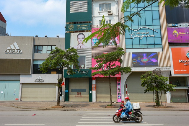 Loạt cửa hàng ở Hà Nội trả mặt bằng, chủ nhà méo mặt tìm khách thuê - 12