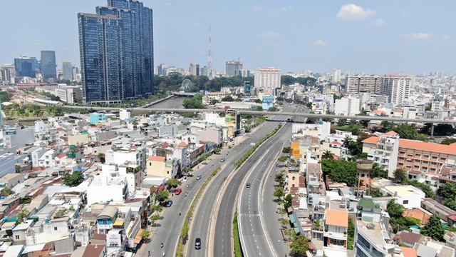 Con đường dài hơn 3km gánh cả rừng chung cư ở Sài Gòn - 1